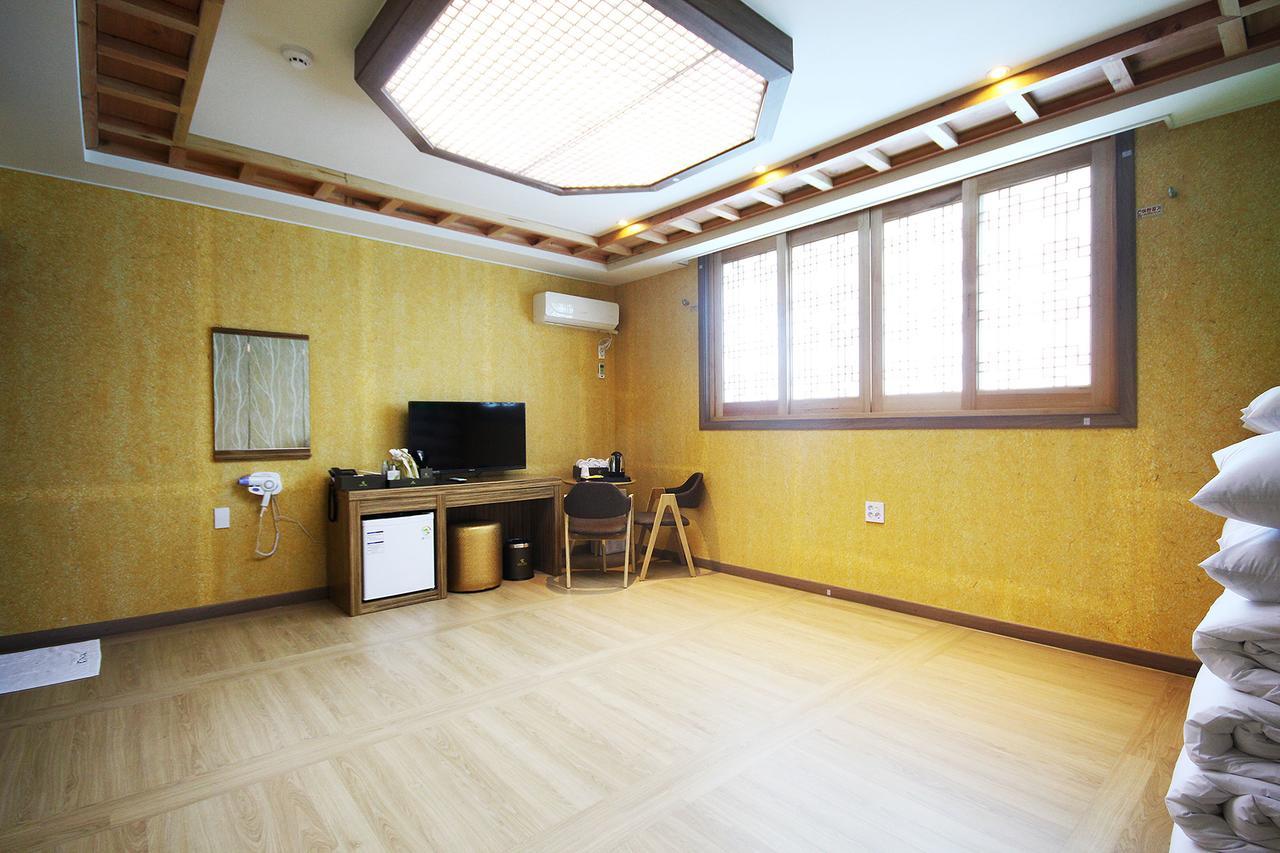 Jeonju Hanok Hotel Kung Eksteriør billede